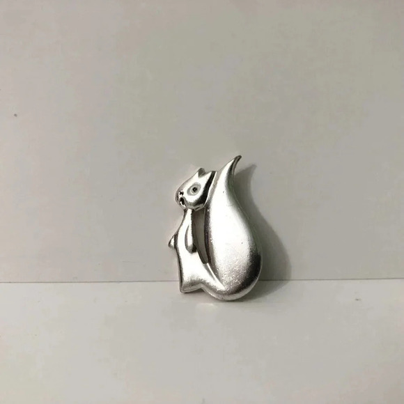 Vintage Squirrel Brooch Pin 1  Inch Tall - Picture 9 of 10